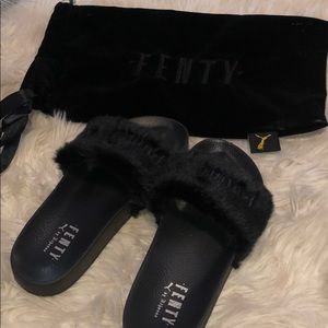 Black fuzzy fenty slides size 7.5